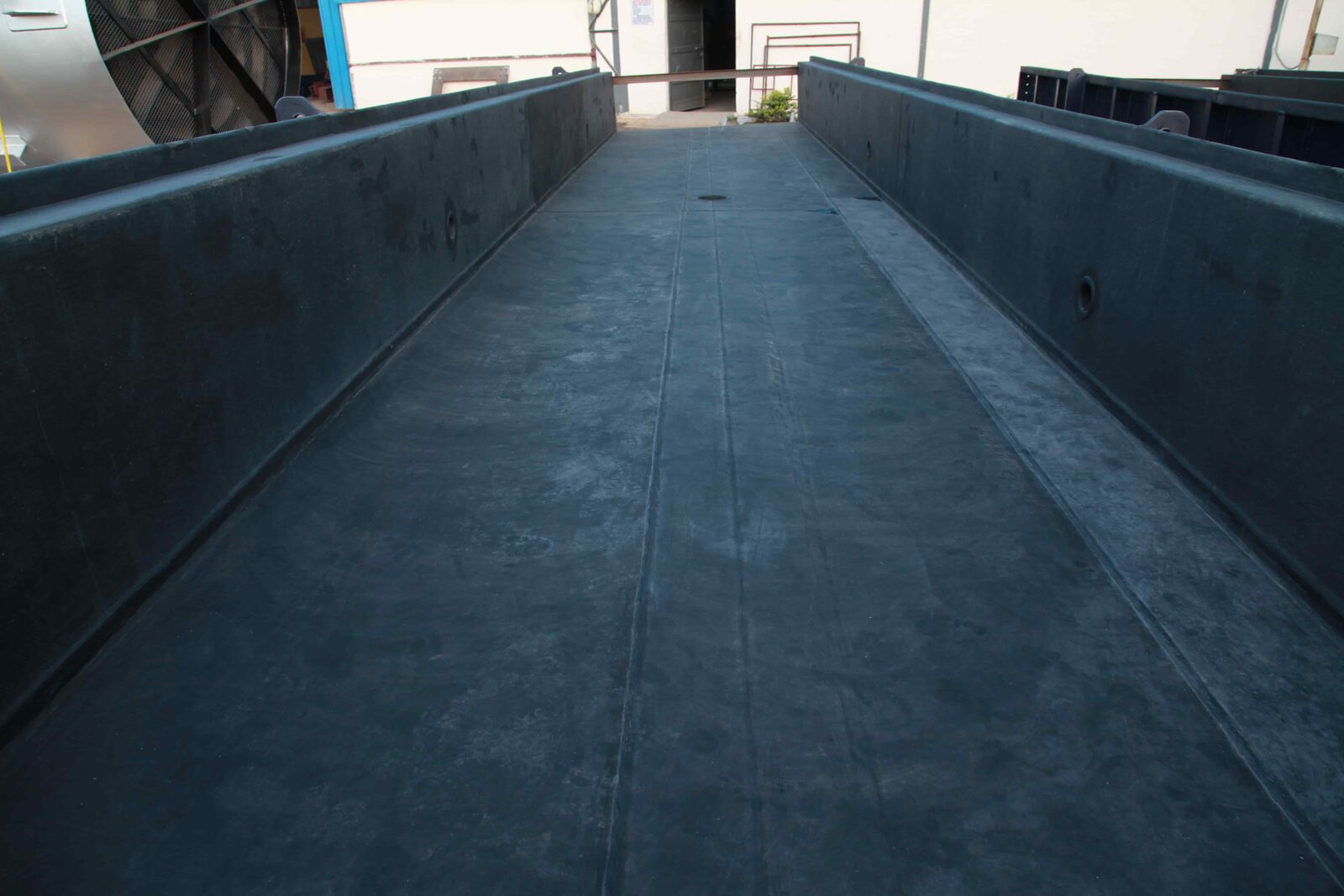 Rubber-lined tank interior