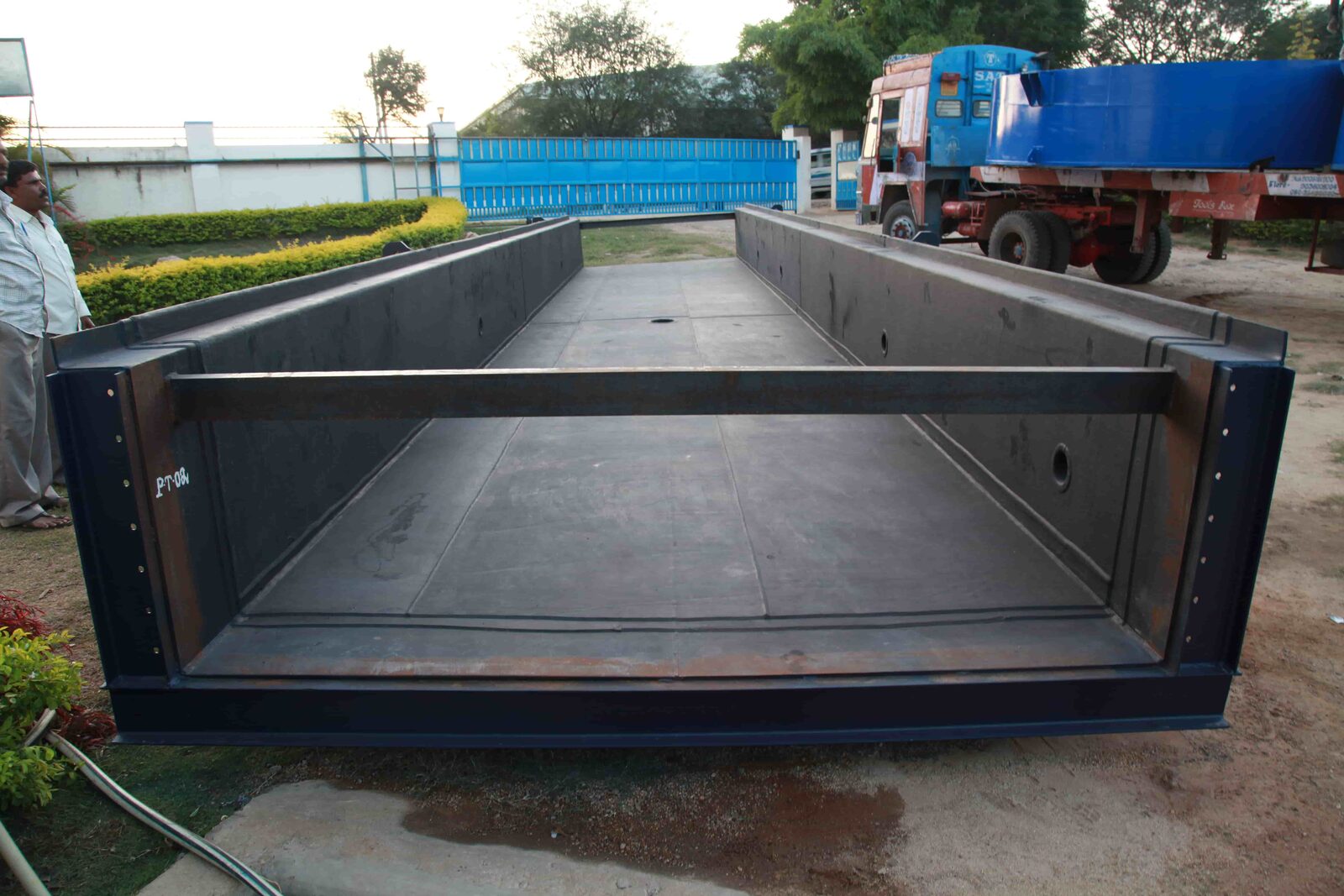 Rubber-lined tank interior