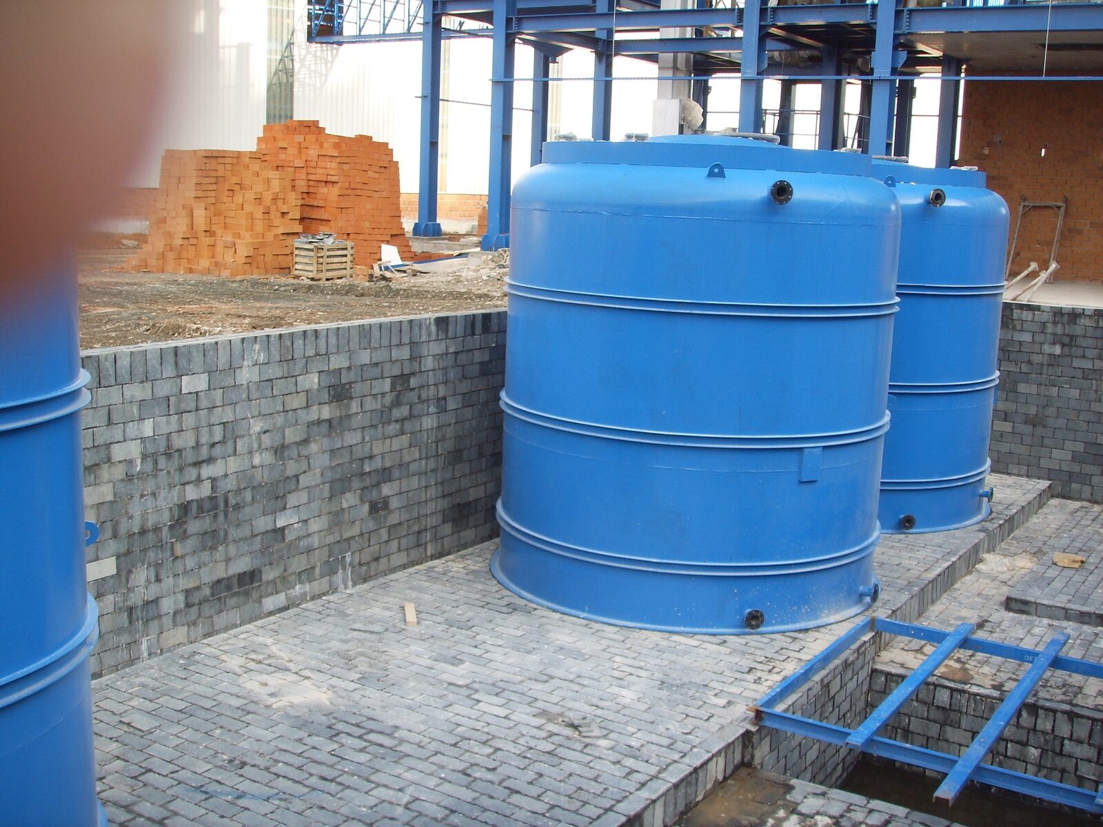 Acid proof granite tile lining under installation