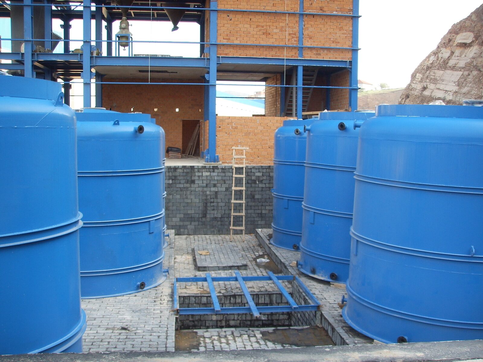Acid proof granite tile lining under installation